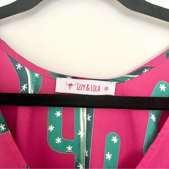 Cute Cactus Print Izzy & Lola Blouse with Puffy Sleeves - Picture 3 of 6